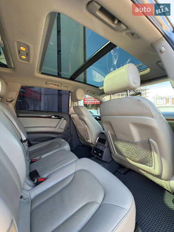 Позашляховик / Кросовер Audi Q7 2010 в Чернівцях