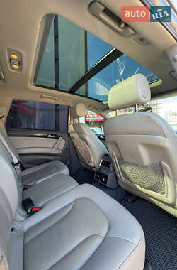Позашляховик / Кросовер Audi Q7 2010 в 
