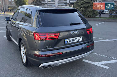 Позашляховик / Кросовер Audi Q7 2017 в 