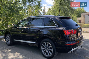 Позашляховик / Кросовер Audi Q7 2016 в 