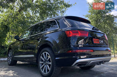 Позашляховик / Кросовер Audi Q7 2016 в 