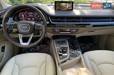 Позашляховик / Кросовер Audi Q7 2016 в 