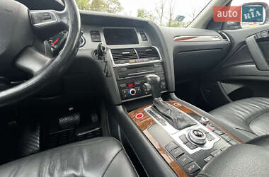 Позашляховик / Кросовер Audi Q7 2011 в 