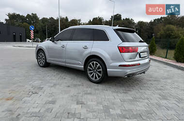 Позашляховик / Кросовер Audi Q7 2017 в 