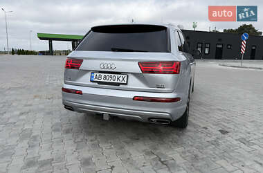 Позашляховик / Кросовер Audi Q7 2017 в 