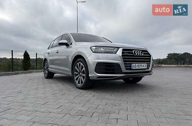 Позашляховик / Кросовер Audi Q7 2017 в 