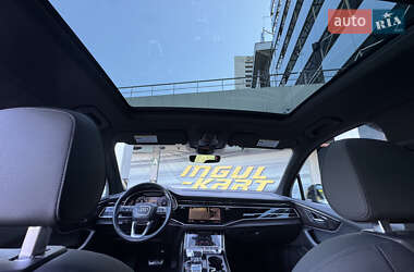 Позашляховик / Кросовер Audi Q7 2019 в 
