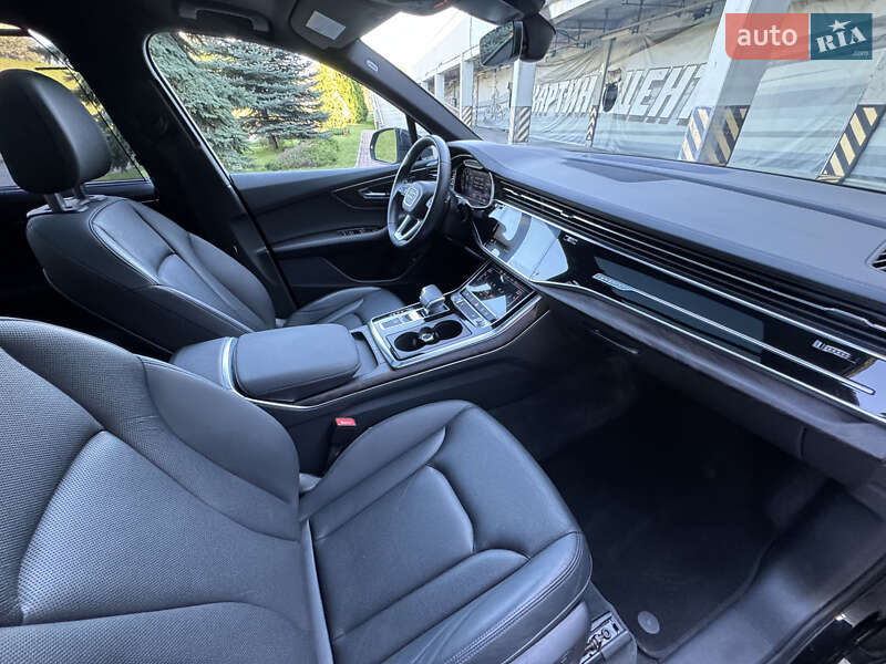 Позашляховик / Кросовер Audi Q7 2019 в Києві