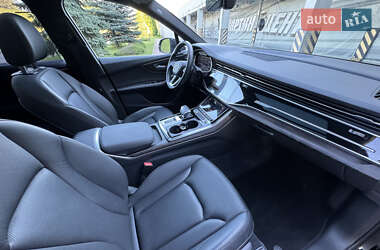 Позашляховик / Кросовер Audi Q7 2019 в 