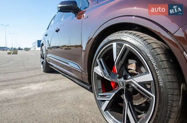 Позашляховик / Кросовер Audi Q7 2021 в 