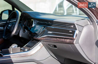 Позашляховик / Кросовер Audi Q7 2021 в 