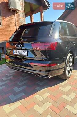 Позашляховик / Кросовер Audi Q7 2017 в 