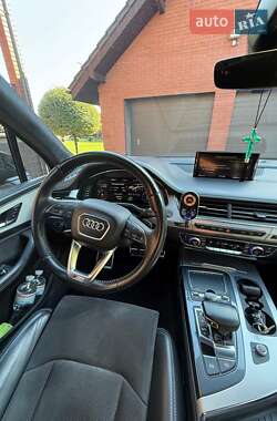 Позашляховик / Кросовер Audi Q7 2017 в 