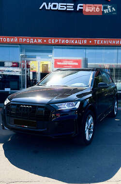 Позашляховик / Кросовер Audi Q7 2022 в  фото 3 Позашляховик / Кросовер Audi Q7 2022 в