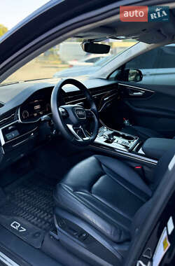 Позашляховик / Кросовер Audi Q7 2022 в  фото 18 Позашляховик / Кросовер Audi Q7 2022 в