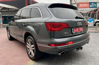 Позашляховик / Кросовер Audi Q7 2015 в 