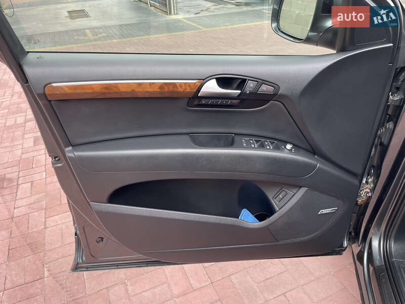 Внедорожник / Кроссовер Audi Q7 2015 в Ровно