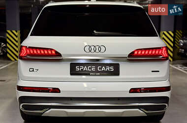 Позашляховик / Кросовер Audi Q7 2019 в 
