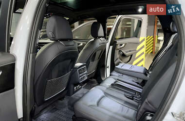 Позашляховик / Кросовер Audi Q7 2019 в 