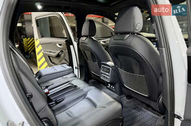 Позашляховик / Кросовер Audi Q7 2019 в 
