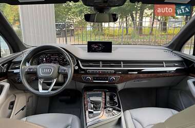 Позашляховик / Кросовер Audi Q7 2017 в 