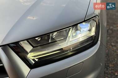 Позашляховик / Кросовер Audi Q7 2017 в 
