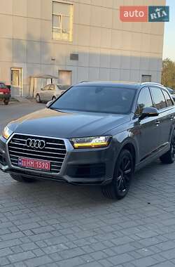 Внедорожник / Кроссовер Audi Q7 2017 в 