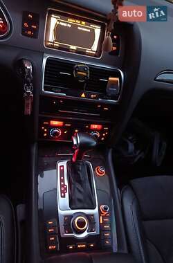 Позашляховик / Кросовер Audi Q7 2013 в 