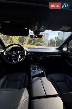 Внедорожник / Кроссовер Audi Q7 2017 в 