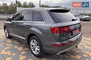 Позашляховик / Кросовер Audi Q7 2018 в 