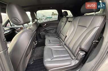 Позашляховик / Кросовер Audi Q7 2018 в 