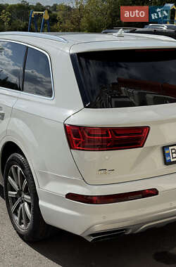 Позашляховик / Кросовер Audi Q7 2017 в 