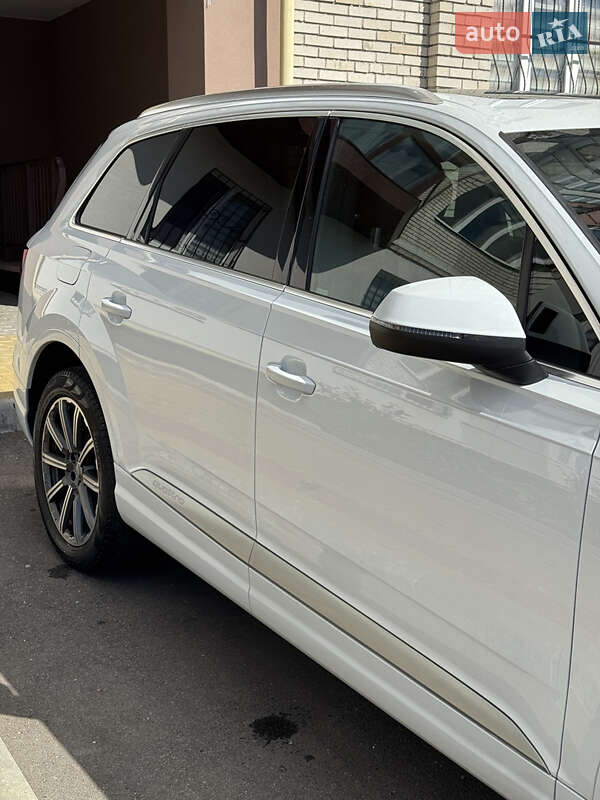 Позашляховик / Кросовер Audi Q7 2017 в Тернополі