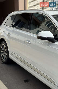 Позашляховик / Кросовер Audi Q7 2017 в 