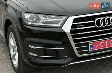Позашляховик / Кросовер Audi Q7 2017 в 