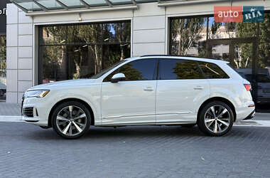 Позашляховик / Кросовер Audi Q7 2020 в 