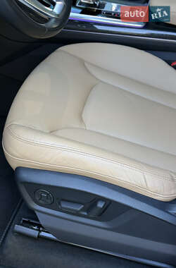 Позашляховик / Кросовер Audi Q7 2020 в 