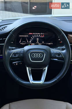 Позашляховик / Кросовер Audi Q7 2020 в 