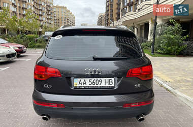 Внедорожник / Кроссовер Audi Q7 2007 в 