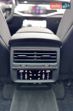 Внедорожник / Кроссовер Audi Q7 2019 в 