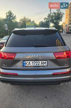 Позашляховик / Кросовер Audi Q7 2015 в 