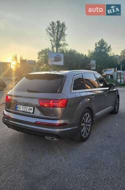 Позашляховик / Кросовер Audi Q7 2015 в 