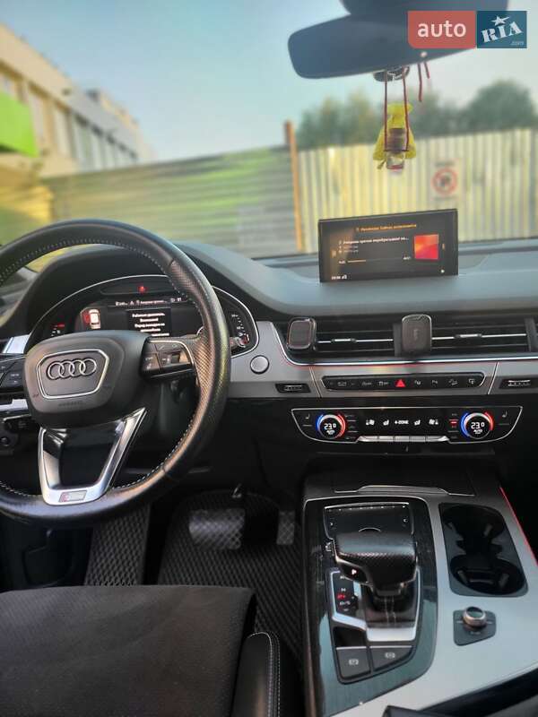 Позашляховик / Кросовер Audi Q7 2015 в Тернополі