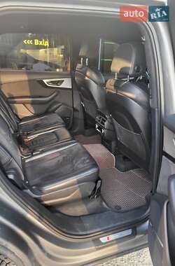 Позашляховик / Кросовер Audi Q7 2015 в 
