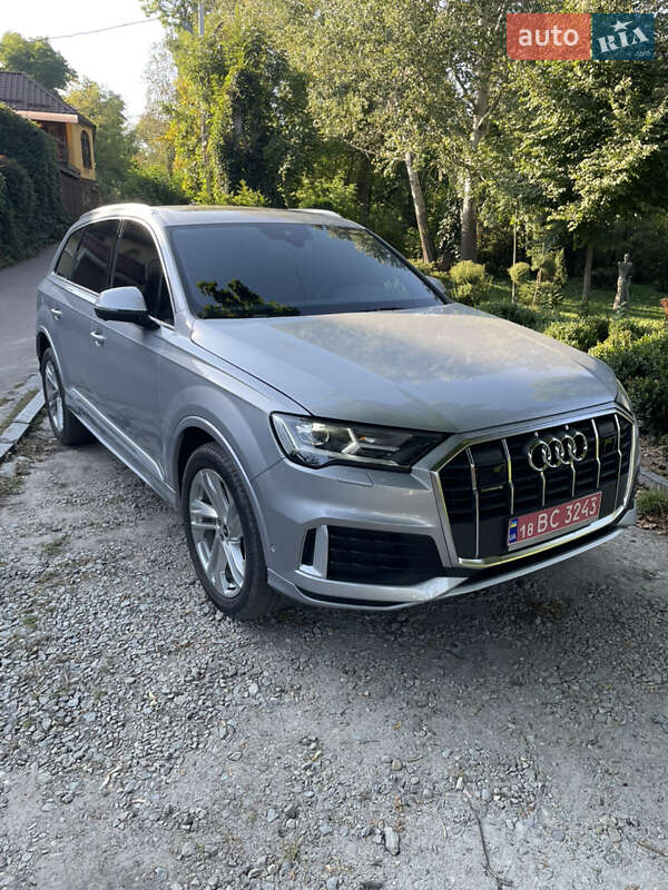 Позашляховик / Кросовер Audi Q7 2021 в Житомирі