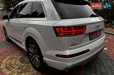 Позашляховик / Кросовер Audi Q7 2017 в 