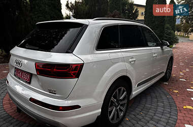 Позашляховик / Кросовер Audi Q7 2017 в 