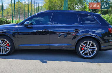 Позашляховик / Кросовер Audi Q7 2016 в 