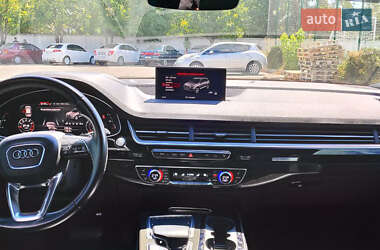 Позашляховик / Кросовер Audi Q7 2016 в 