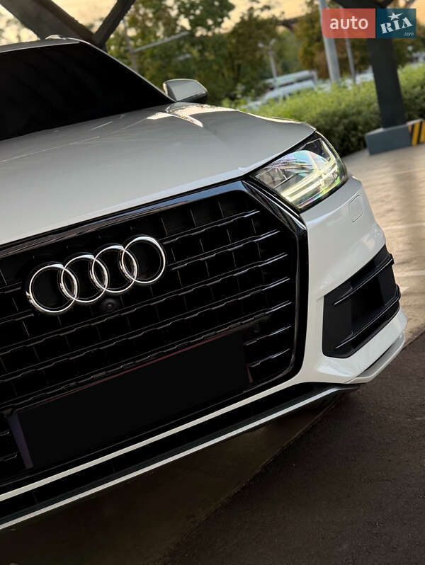 Позашляховик / Кросовер Audi Q7 2017 в Дніпрі